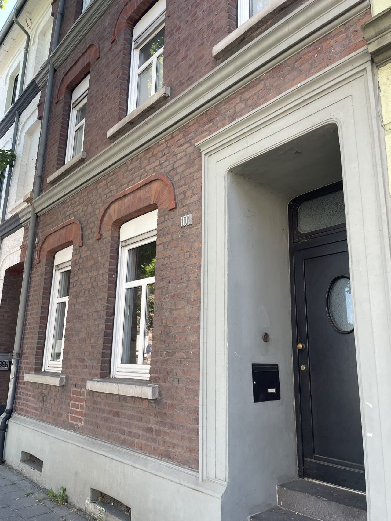 Straßenansicht des Einfamilienhauses in der Jakob-Krebs-Straße in Willich